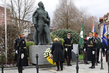 Predsednica Republike Slovenije dr. Nataša Pirc Musar k spomeniku Rudolfa Maistra – Vojanova položila cvetje (13)